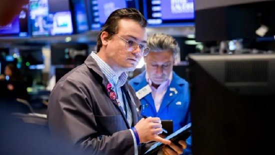 10倍杠杆平台 盘前：纳指期货涨0.37% 甲骨文飙升30%